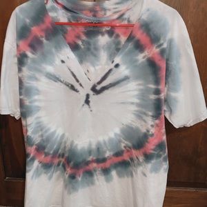 t-shirt with cut neck